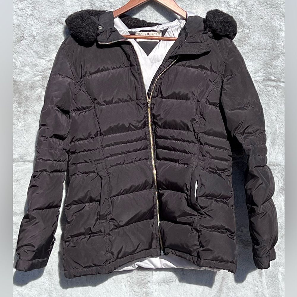 EUC Tommy Hilfiger real down coat super warm missing logo on zipper Size M